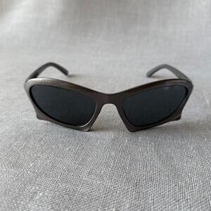 dark grey Sporty racer oak sunglasses WMNS